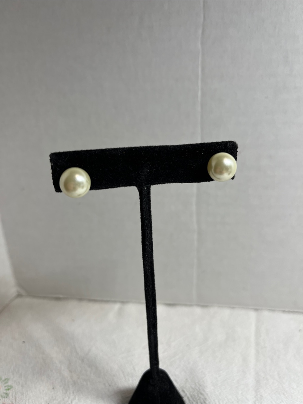 Classic Pearl Stud Earrings - Cream Pearl (Unknown Brand)